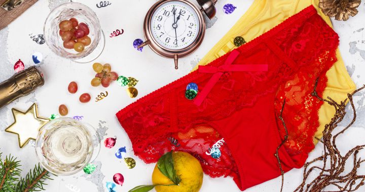 Menos arco envío Por qué se lleva ropa interior roja en Nochevieja? Ideas 'low cost' para  empezar con suerte 2022 | Moda y Belleza | LOS40