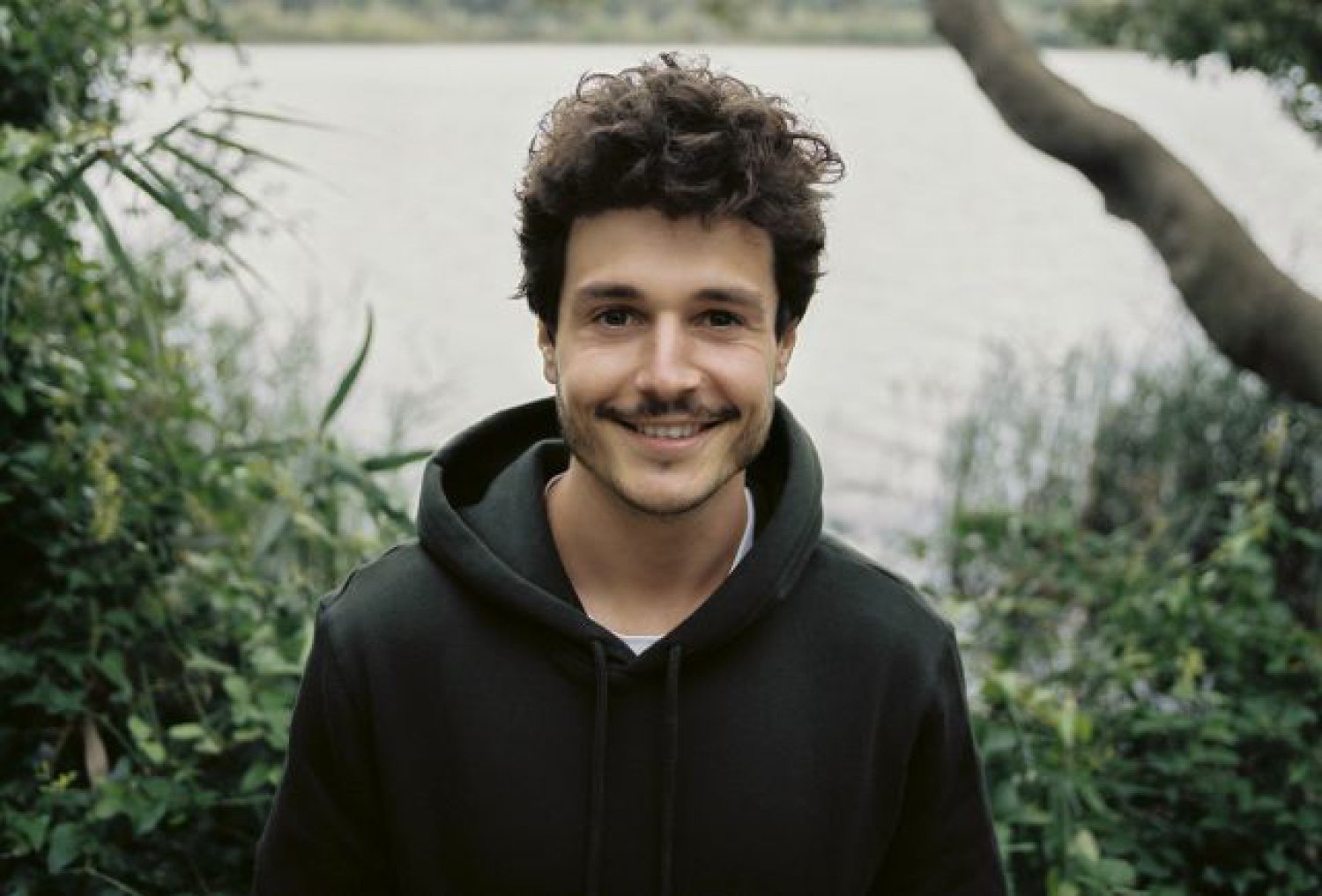 Miki Núñez vive un amor universitario en '10 Minutos', su nuevo tema: Mira  aquí el videoclip | Videoclip | Actualidad | LOS40