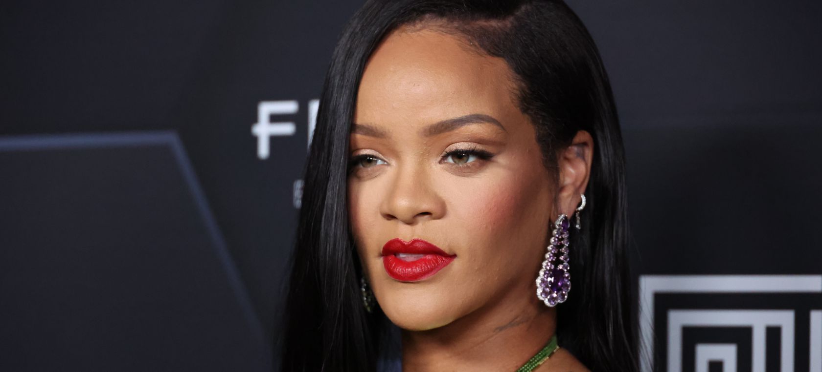 Rihanna demuestra que se puede ser la reina de las alfombras luciendo embarazo