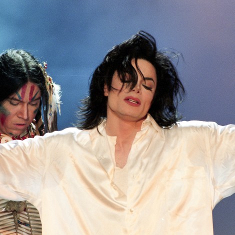 El día que Jarvis Cocker (Pulp) “hizo un calvo” y boicoteó la actuación de Michael Jackson