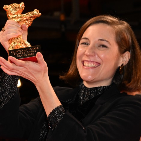 Carla Simón, primera directora española en ganar el Oso de Oro en la Berlinale con ‘Alcarrás’