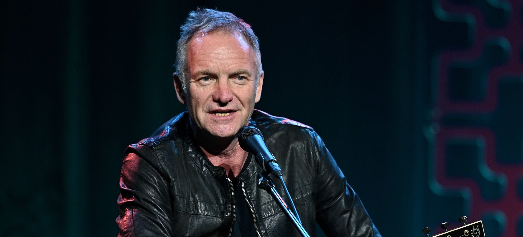 Sting recupera una de sus primeras canciones contra la invasión de Rusia: “Paren la guerra”