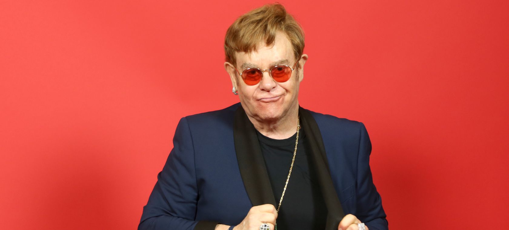 Elton John disfrazado de Pato Donald y cantando ‘Your song’ en Central Park: “No podía parar de reírme”