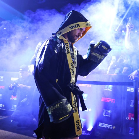Lomachenko, el campeón mundial de boxeo, que conmueve tras renunciar a su título para luchar en Ucrania