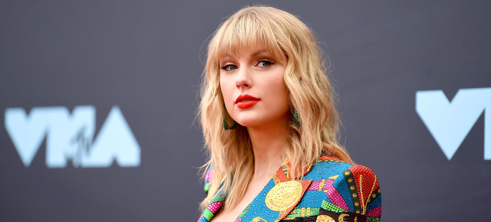 Taylor Swift lanza ‘I'm feeling '22’, su nueva colección de graduación