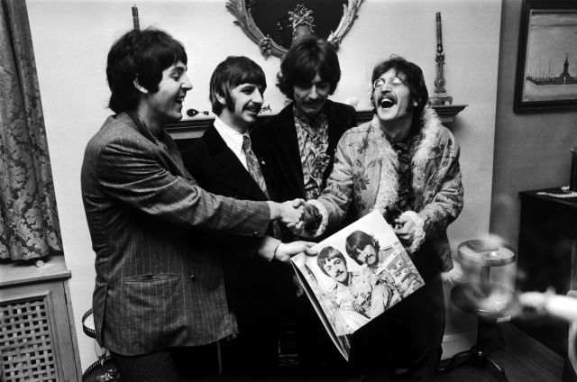 Sgt. Pepper's Lonely Hearts Club Band': La portada de los ocho Beatles |  LOS40 Classic | LOS40