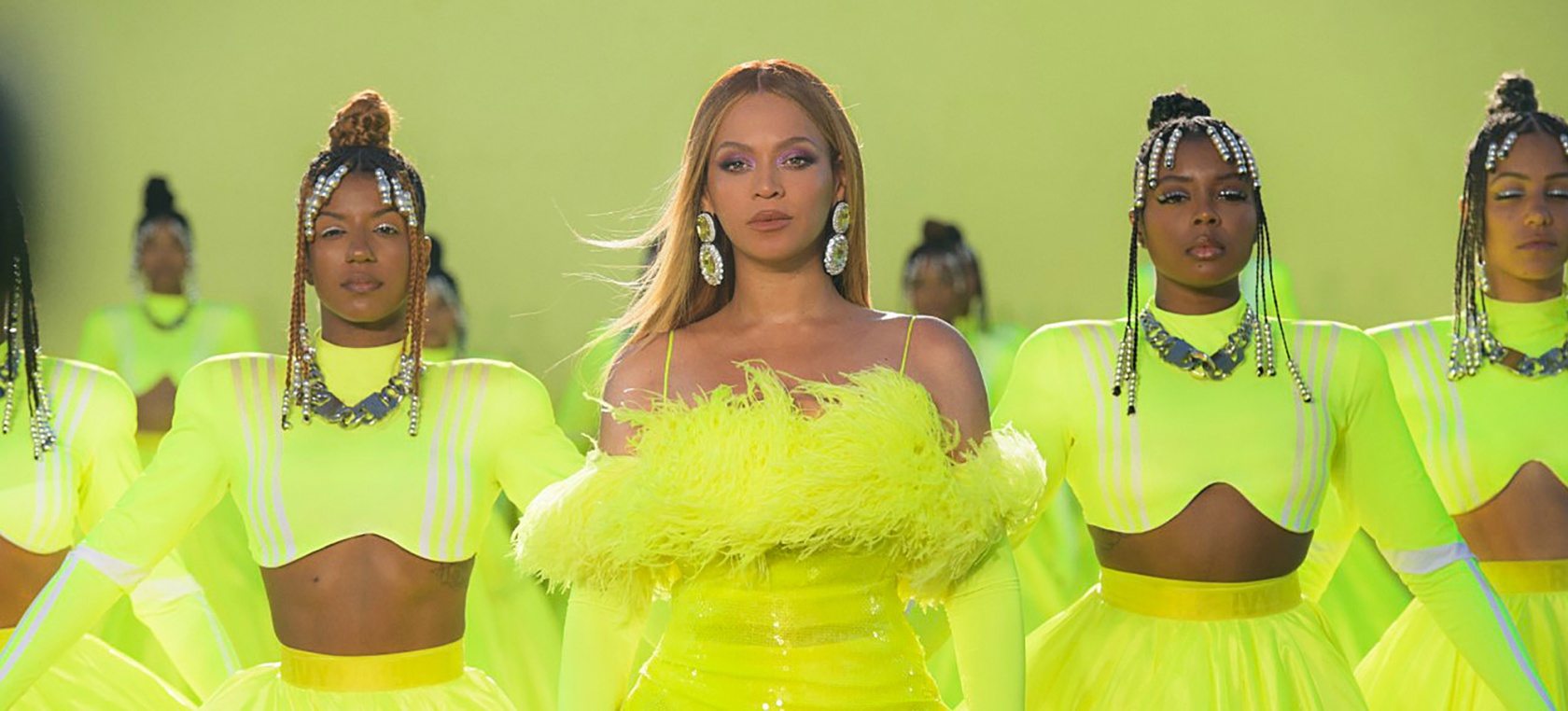 El impresionante vestido transparente de Beyoncé deja boquiabiertos a sus fans
