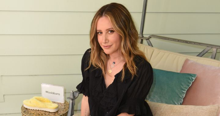 Ashley Tisdale mostra tutta la sua casa e riceve critiche per i dettagli superficiali della sua biblioteca |  Moda e bellezza