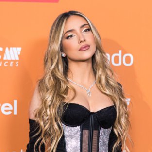 Ana Mena adelanta su próximo hit Las 12 durante su gira de conciertos