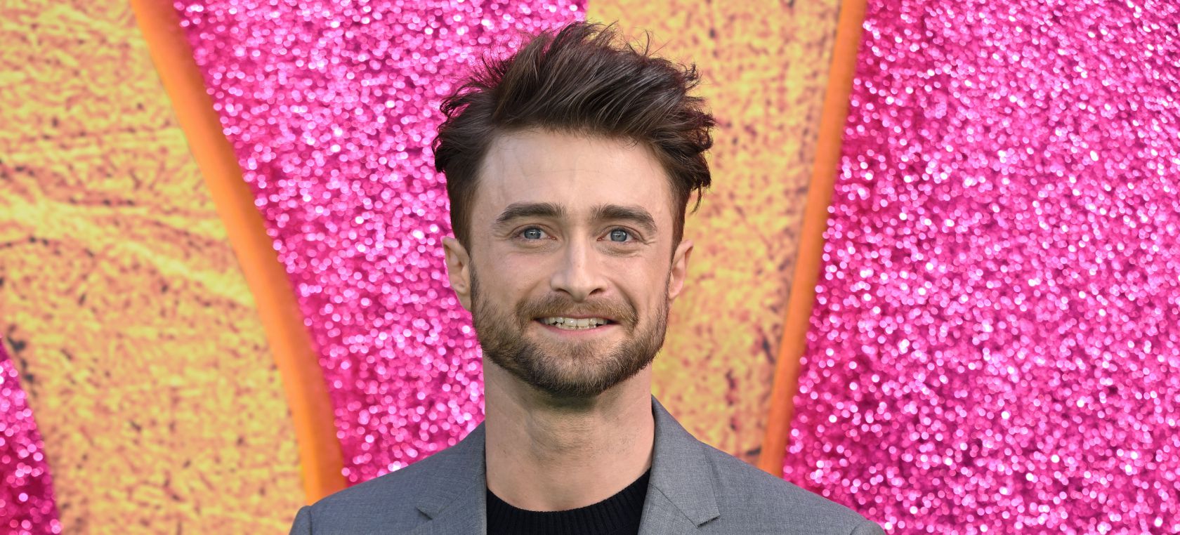 Daniel Radcliffe sorprende luciendo abdominales para su último papel