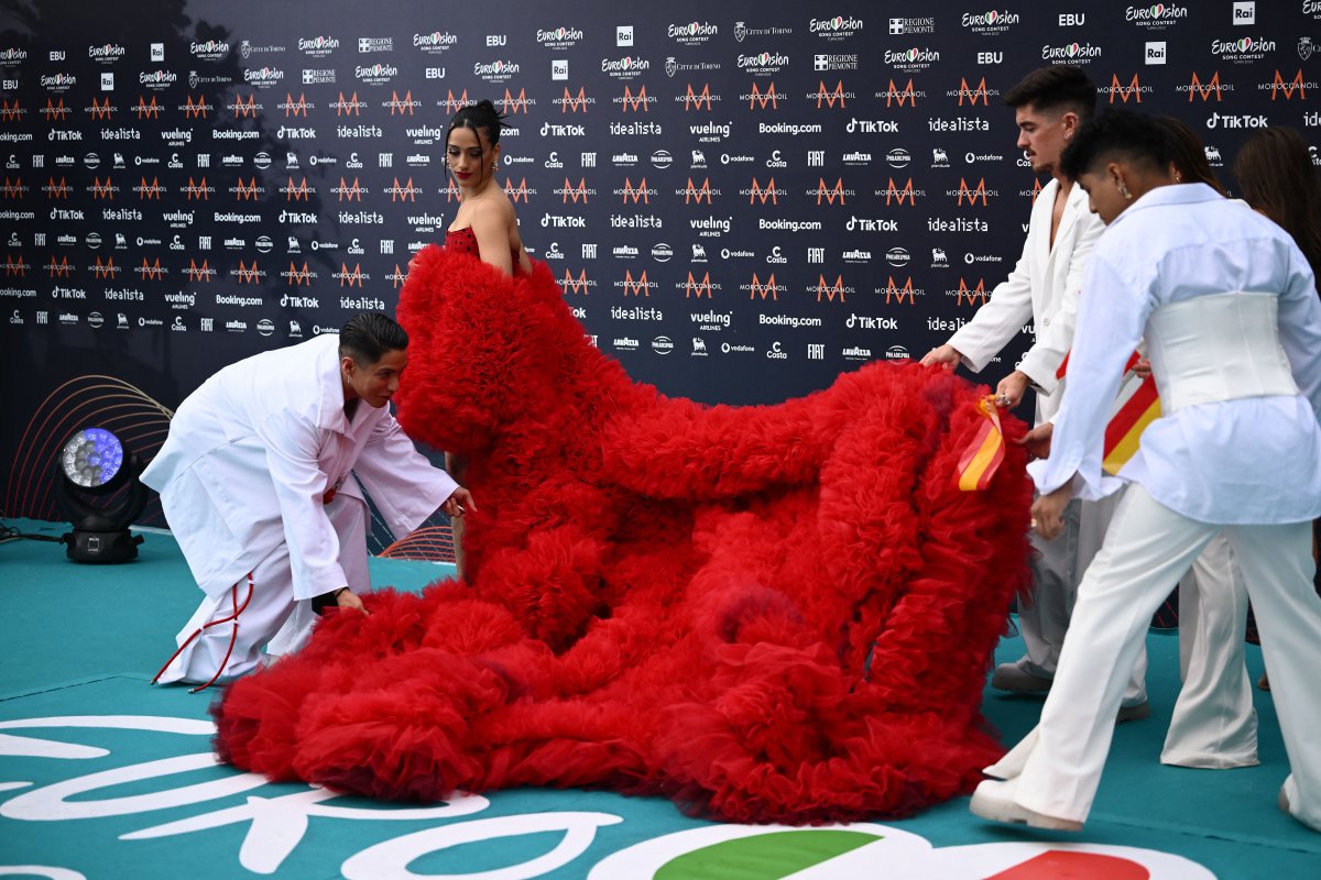 Chanel triunfa de rojo en la alfombra turquesa