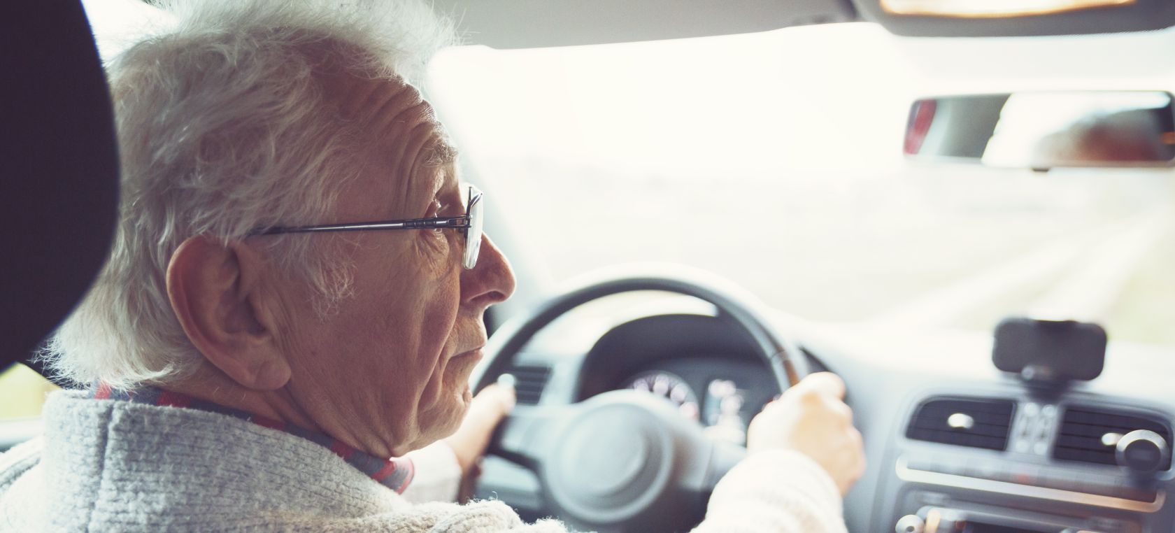 La DGT toma medidas sobre el carnet de conducir de los más mayores