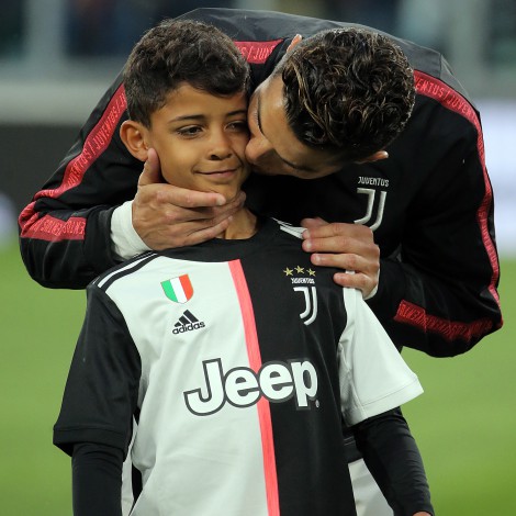 Cristiano Ronaldo y su hijo posan juntos en ropa interior y hay una conclusión evidente