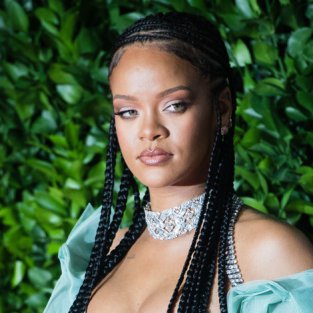 Rihanna cumple 17 años en la música: una carrera llena de éxitos y negocios