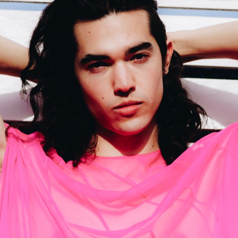 Entrevista a Conan Gray sobre su álbum, ‘Superache’, su amistad con Olivia Rodrigo y la “maravillosa Rosalía”