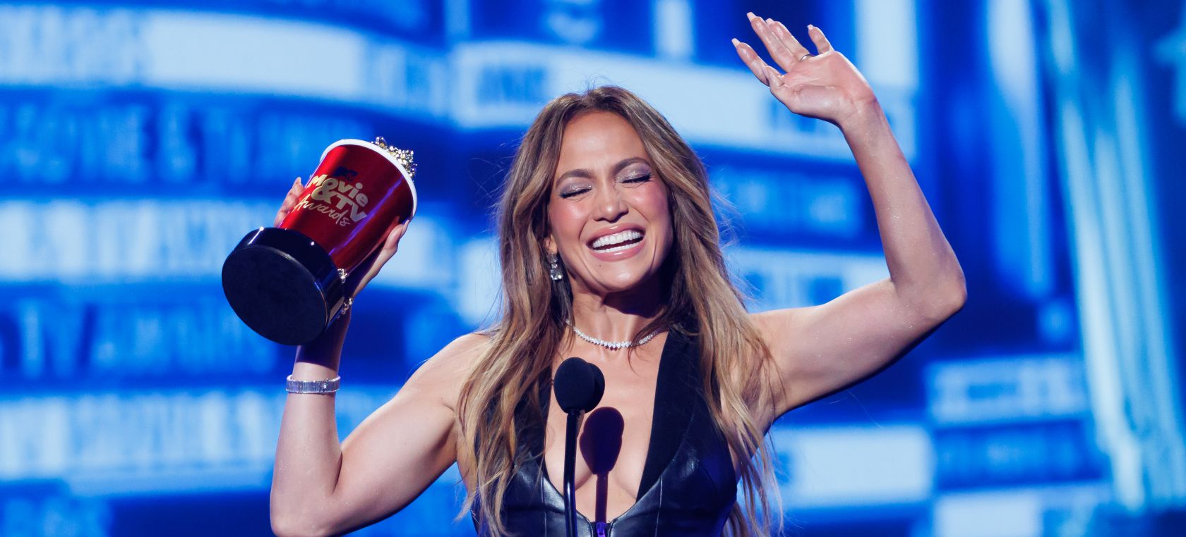 Jennifer López recibe el Premio de Honor en los MTV Movie & TV Awards y se emociona durante su discurso