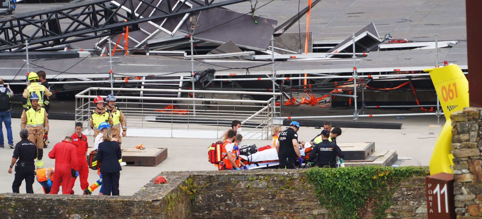 Dos heridos graves al hundirse el escenario principal del O Son Do Camiño en el Monte do Gozo de Santiago