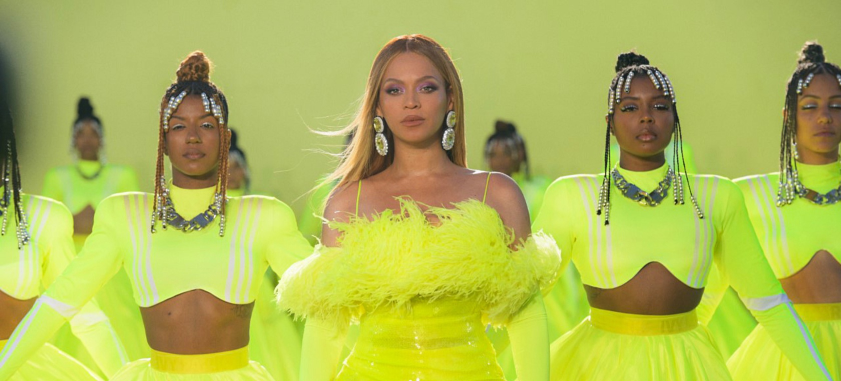 Beyoncé se convierte en la nueva portada de British Vogue y da pistas sobre su nuevo disco