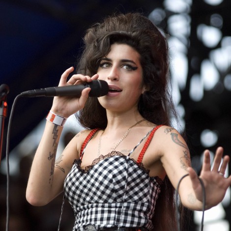 Amy Winehouse: Una ‘magnífica actuación’ en Glastonbury solo recordada por sus puñetazos a un fan