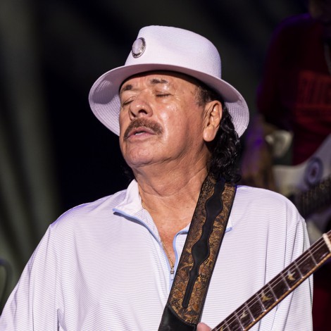 Carlos Santana sufre un desmayo mientras realizaba un concierto en Michigan