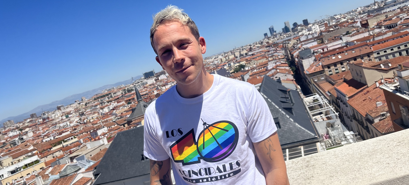 LOS40 lanza una camiseta vintage por el Orgullo LGTBI 2022