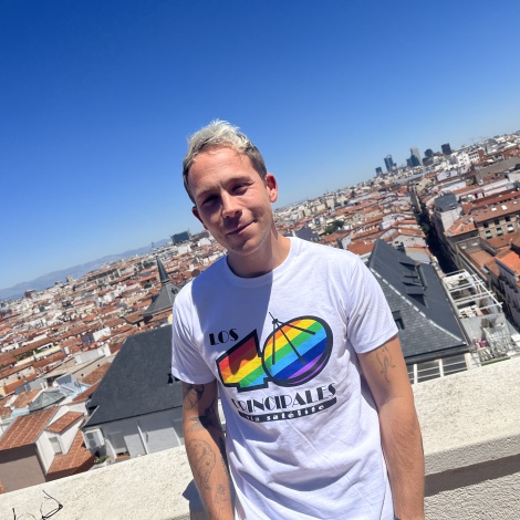 LOS40 lanza una camiseta vintage por el Orgullo LGTBI 2022
