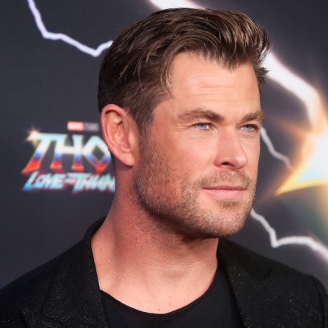 Chris Hemsworth comparte las imágenes de la primera y última visita de su hija a los rodajes de Thor