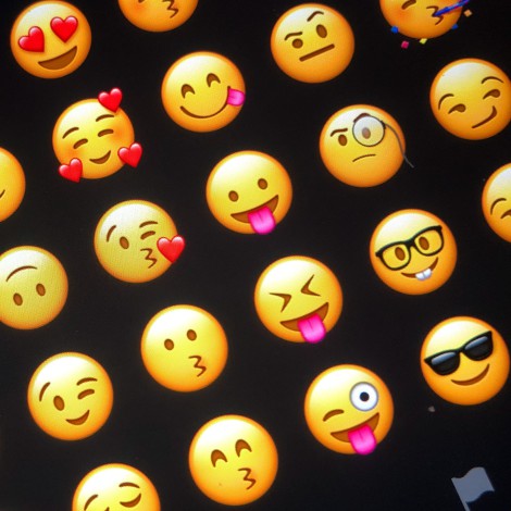 Día del Emoji: las canciones perfectas para combinar con los icónicos rostros amarillos
