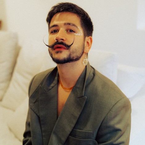 Camilo se moja: Bizarrap o J Balvin, biberón o pañal, Dani Martín o Alejandro Sanz, pan tumaca o arepa