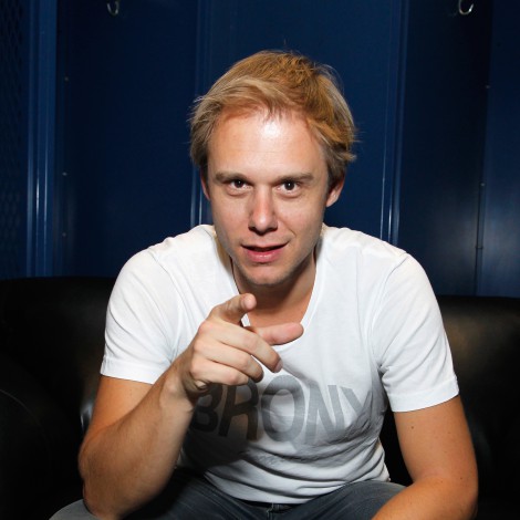 Armin Van Buuren ficha a Maia Wright para ‘One more time’