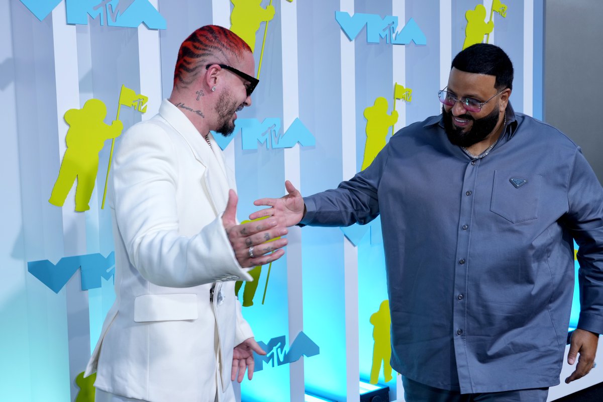 J Balvin y DJ Khaled, en los MTV VMAs 2022