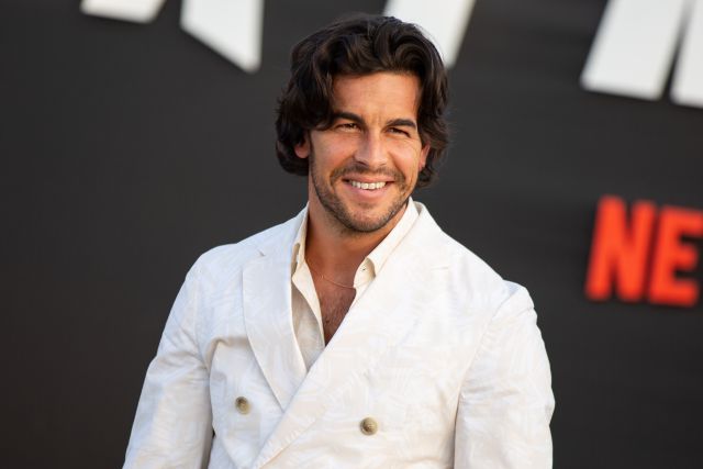 Mario Casas debutará como director y su hermano Óscar Casas será el  protagonista de la película | Cine y Televisión | LOS40