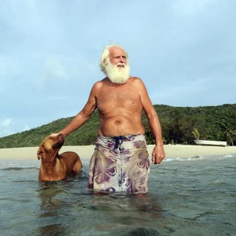 El hombre que compró una isla desierta y la convirtió en un paraíso de biodiversidad 