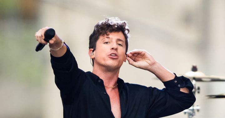 Charlie Puth protagoniza un desnudo integral para promocionar canción Big bang LOS