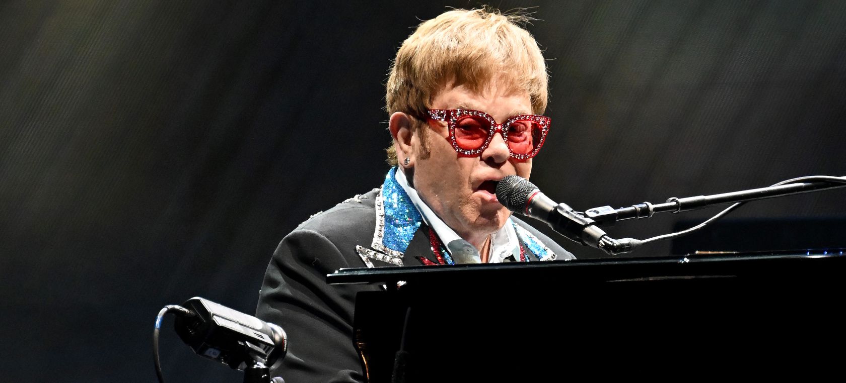 Elton John se despidió de la Reina Isabel II de Inglaterra como mejor sabe: con amor y música