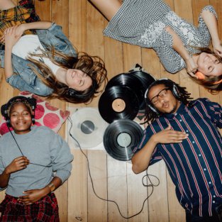 La venta de vinilos en España supera al CD por primera vez desde hace 30 años