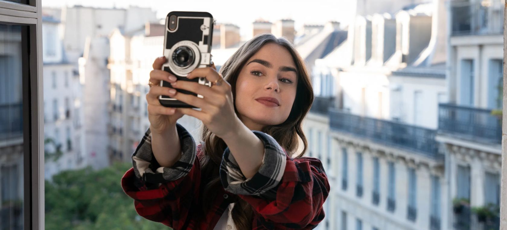 ‘Emily in Paris’ vuelve con cambio de look en la tercera temporada