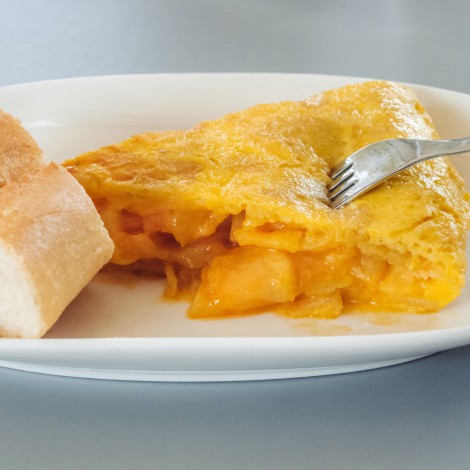 Las mejores tortillas de patatas de España se comen en una cafetería de Logroño y un mesón de Betanzos