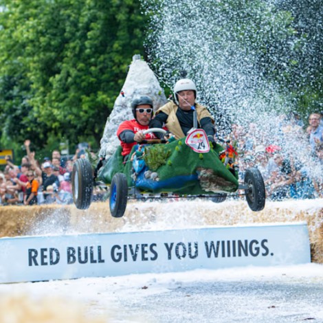 Llega Red Bull Autos Locos, la carrera imposible que contará con los presentadores de Anda Ya