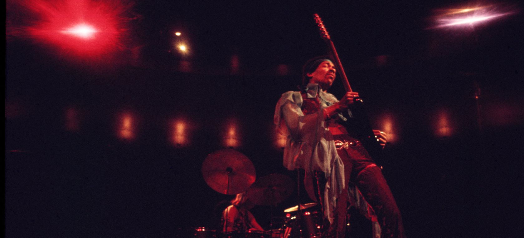 Las cuatro teorías que tratan de explicar la muerte de Jimi Hendrix, la leyenda de la guitarra