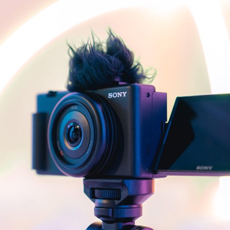 Sony lanza una nueva cámara para youtubers y tik-tokers