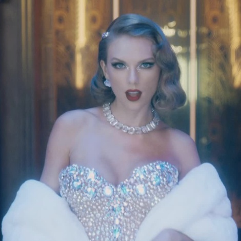 Taylor Swift reinterpreta el cuento de Cenicienta en 'Bejeweled' y da pistas sobre su próxima rebrabación