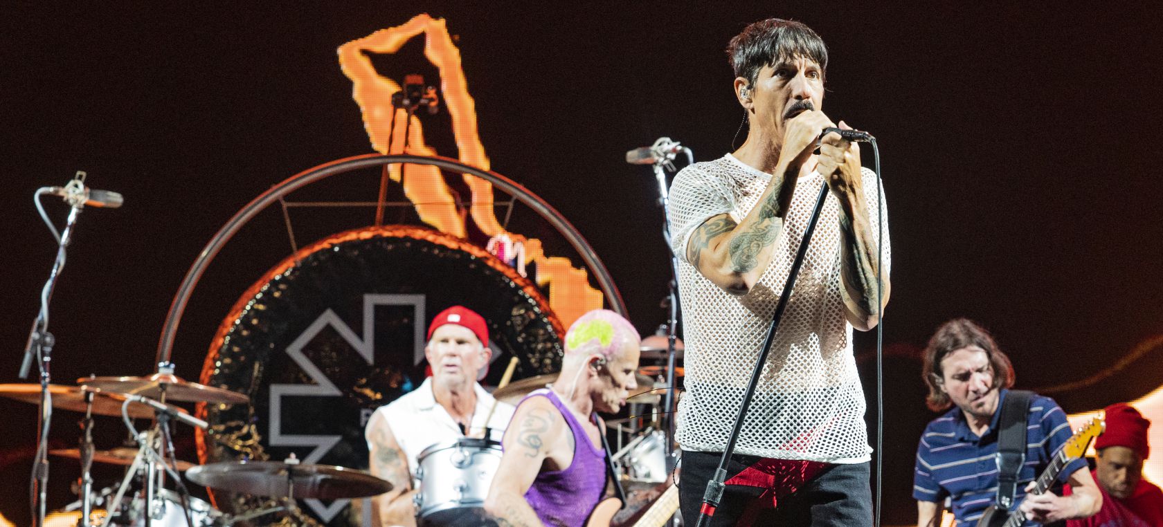 Red Hot Chili Peppers versionan en directo ‘Smells Like Teen Spirit' de Nirvana