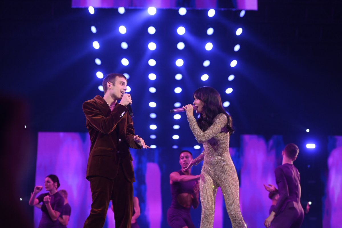 Sangiovanni y Aitana, durante su actuación en LOS40 Music Awards 2022