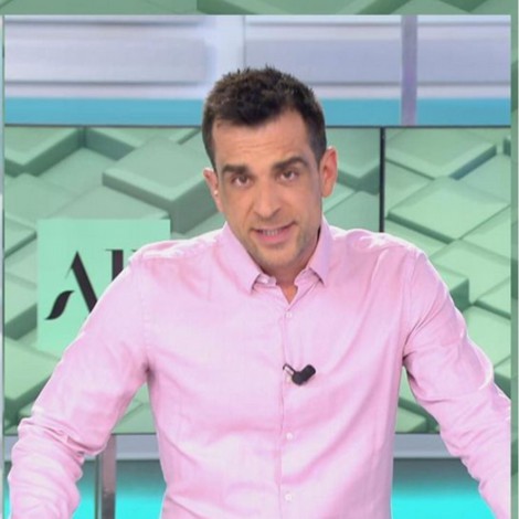 Roban a un periodista en directo durante ‘El programa de Ana Rosa’ y la presentadora le llama “panoli”