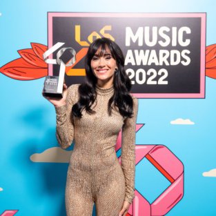 Así posan los ganadores junto con sus premios de LOS40 Music Awards