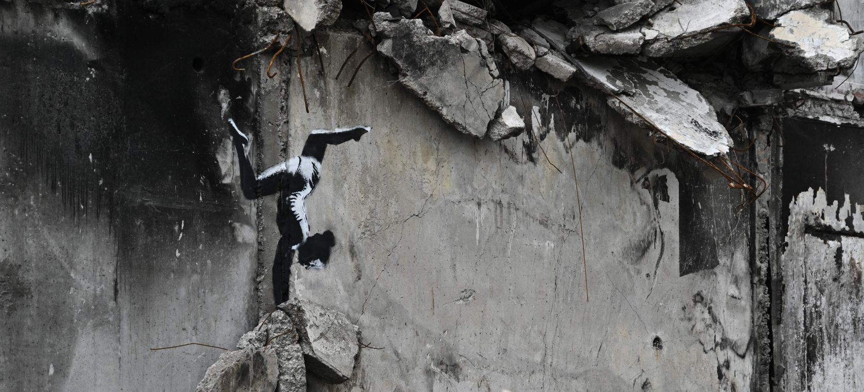 Banksy confirma que hizo siete murales nuevos en diferentes lugares de Ucrania