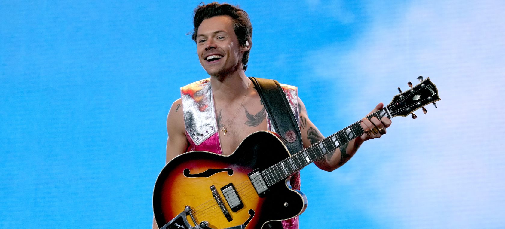 Caos y desmayos: todo lo sucedido en el último concierto de Harry Styles en Bogotá