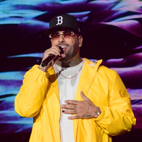 Nicky Jam para un concierto y explica por qué: “No te rías mucho”