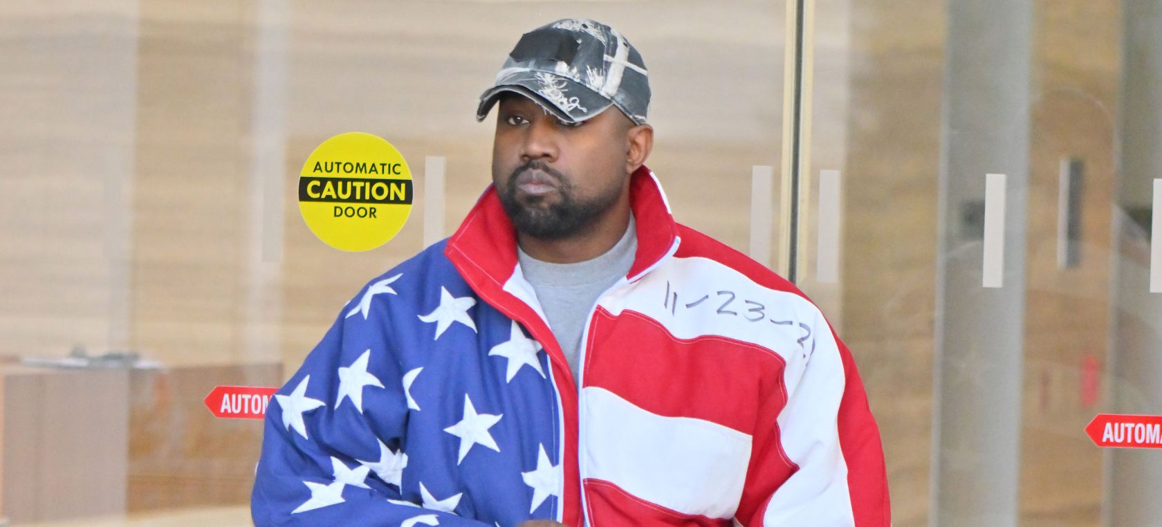 Twitter vuelve a suspender la cuenta de Kanye West por pulicar una esvástica: 
